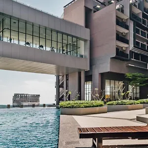 Imperio Seafront By Perfect Host Aparthotel